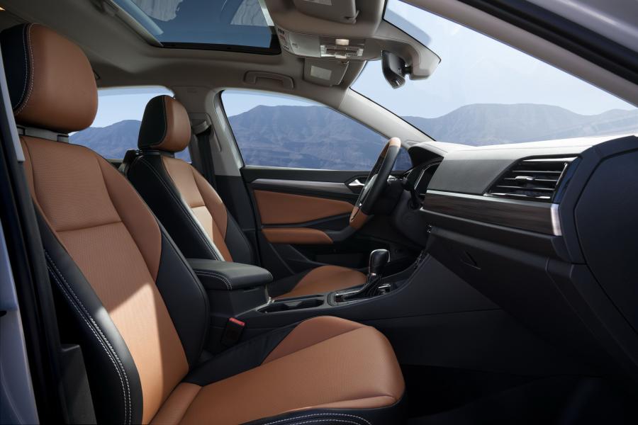 Интерьер Volkswagen Jetta SEL by Air Design USA 2018 года  (фото 5 из 11)
